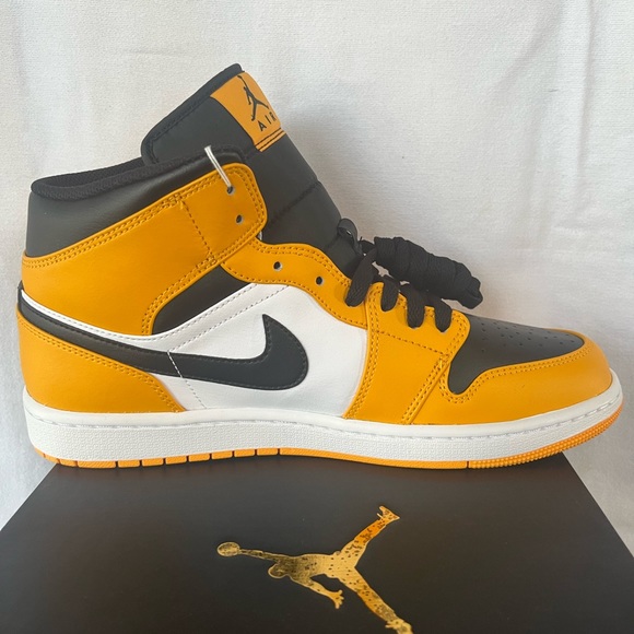 Air Jordans, 1 mid taxi. - Picture 7 of 11